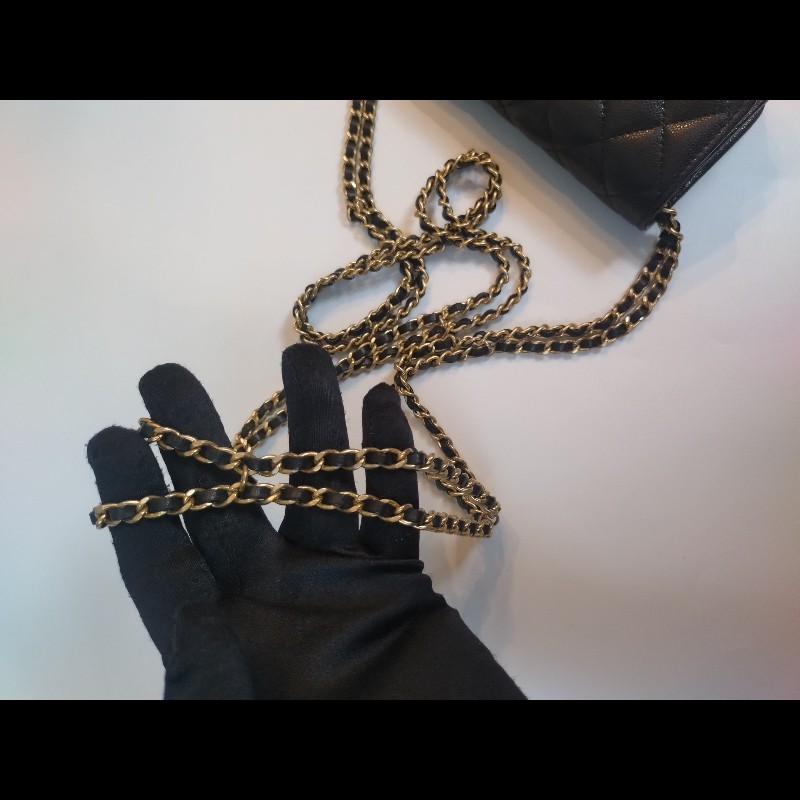 Chanel 雙排金鍊黑皮革口蓋手機斜背包-24