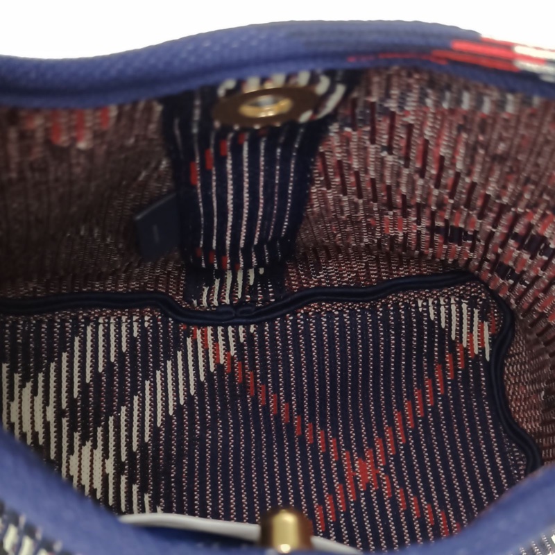 Burberry 拼色帆布金扣新款腋下hobo單肩包-5