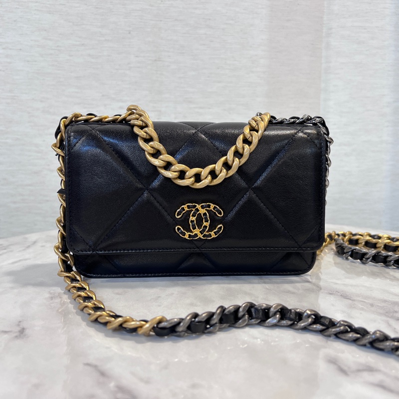 Chanel黑羊皮菱格金釦19下蓋6卡woc斜背包-0