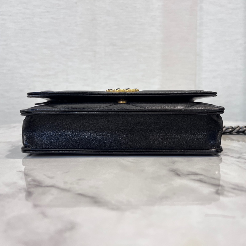 Chanel黑羊皮菱格金釦19下蓋6卡woc斜背包-2