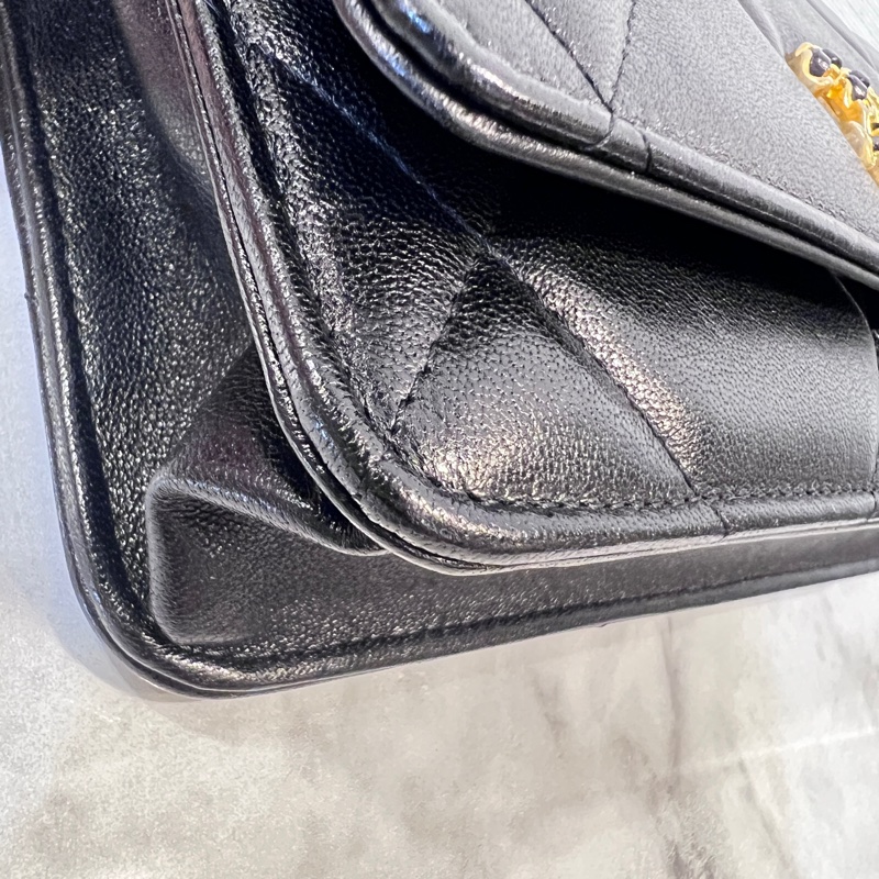 Chanel黑羊皮菱格金釦19下蓋6卡woc斜背包-6