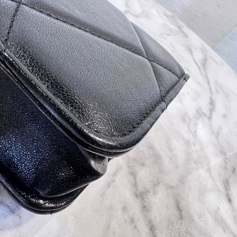 Chanel黑羊皮菱格金釦19下蓋6卡woc斜背包-9