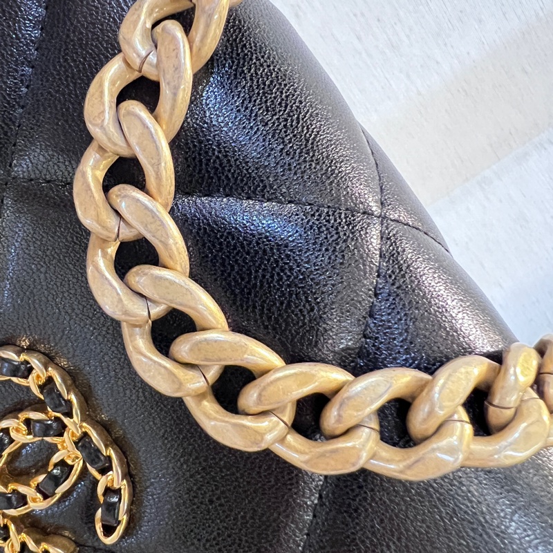 Chanel黑羊皮菱格金釦19下蓋6卡woc斜背包-14