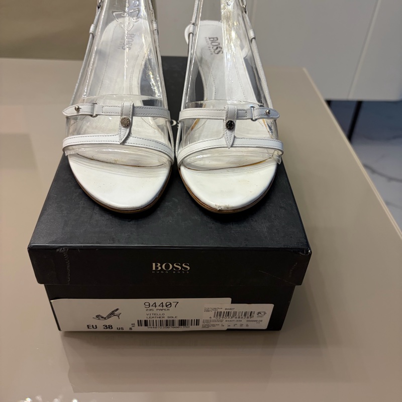 BOSS白色涼鞋-0