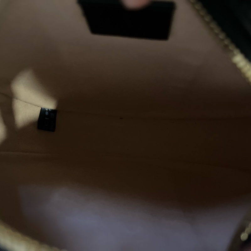 gucci 圓餅包 (稀少黑色）-11