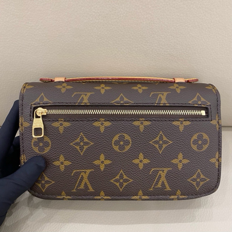 近全新LV 橫版小郵差 芯片款-1