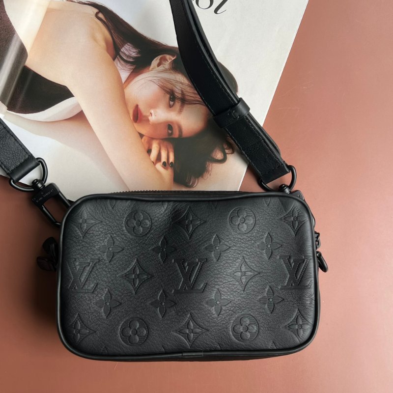 ::LOUIS VUITTON:: LV M82544 Alpha Monogram Shadow 黑色壓紋牛皮小相機包 斜背包 可穿戴式錢包-1