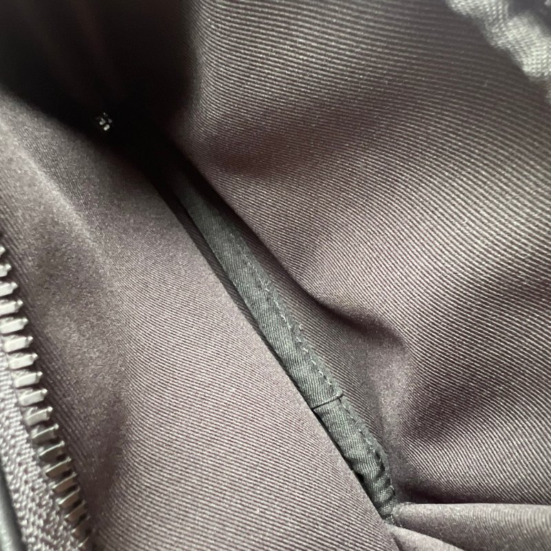 ::LOUIS VUITTON:: LV M82544 Alpha Monogram Shadow 黑色壓紋牛皮小相機包 斜背包 可穿戴式錢包-19