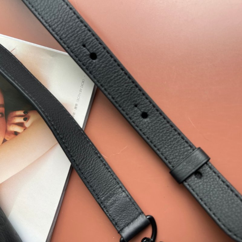 ::LOUIS VUITTON:: LV M82544 Alpha Monogram Shadow 黑色壓紋牛皮小相機包 斜背包 可穿戴式錢包-21