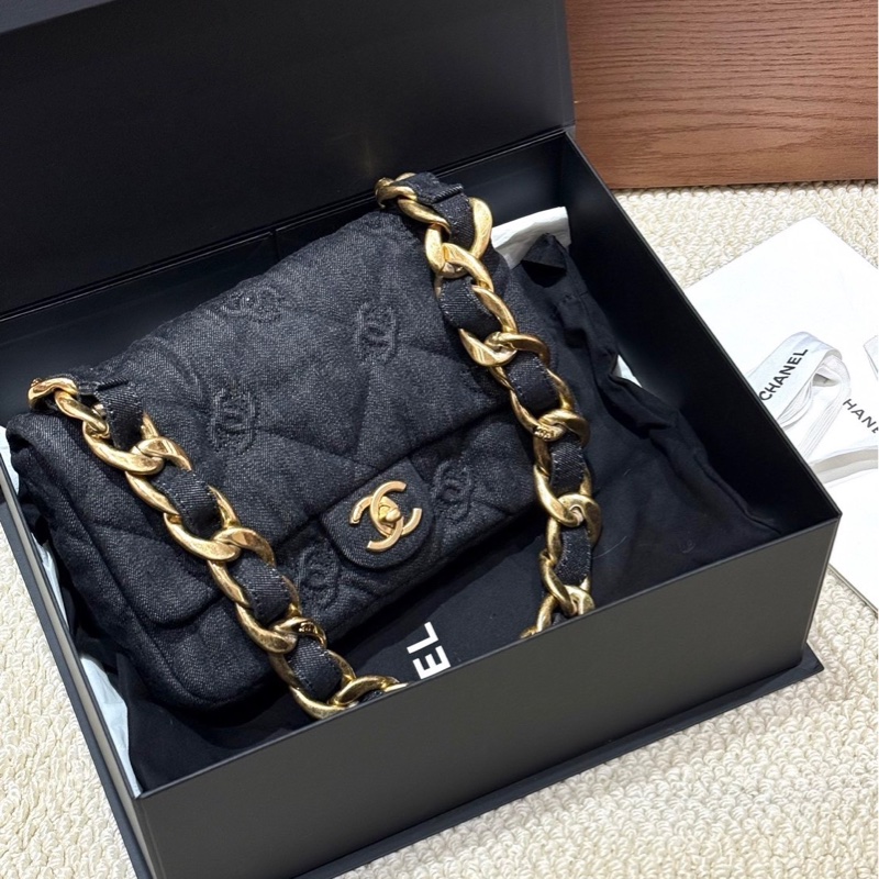 ❣️S級 99成新 Chanel 22S 隱藏款 暗紋浮雕logo粗鏈條黑金牛仔腋下包-0
