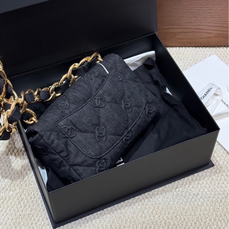 ❣️S級 99成新 Chanel 22S 隱藏款 暗紋浮雕logo粗鏈條黑金牛仔腋下包-1