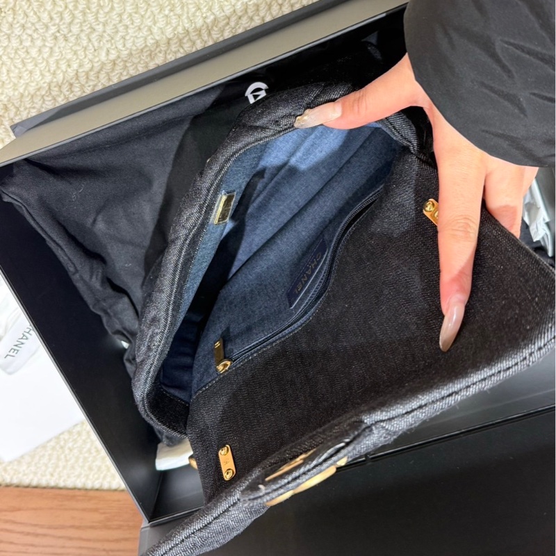 ❣️S級 99成新 Chanel 22S 隱藏款 暗紋浮雕logo粗鏈條黑金牛仔腋下包-3