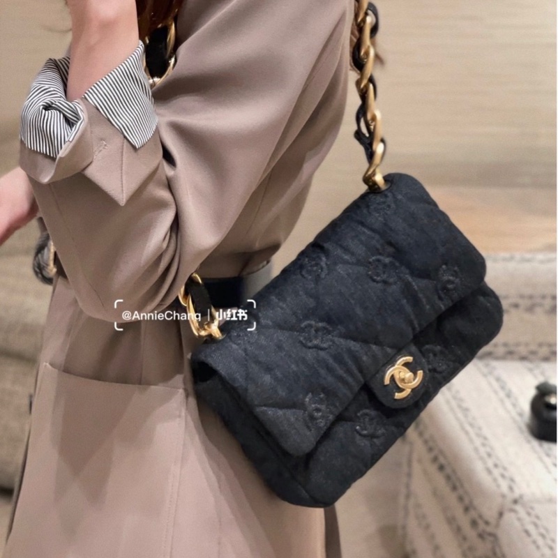 ❣️S級 99成新 Chanel 22S 隱藏款 暗紋浮雕logo粗鏈條黑金牛仔腋下包-5