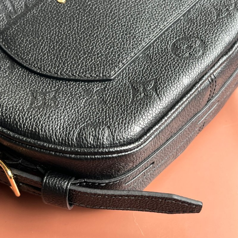 ::LOUIS VUITTON:: LVBOÎTE CHAPEAU SOUPLE 黑色圓餅包 斜背包 側背包 帽盒包-9