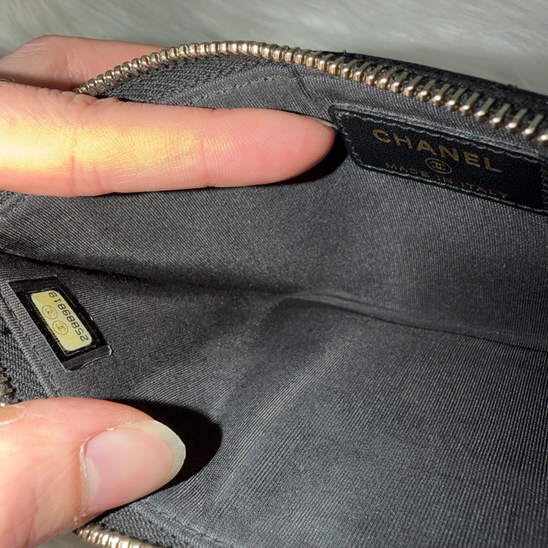 Chanel A81254 黑荔枝皮金釦boy長卡包-25