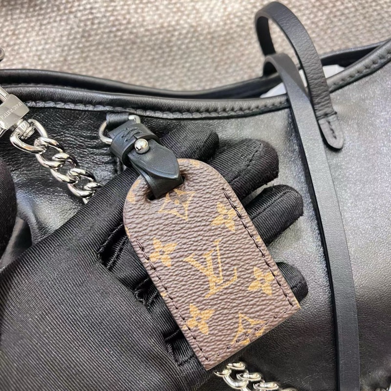 LV 芯片款Carryall 小號羊皮黑武士-3