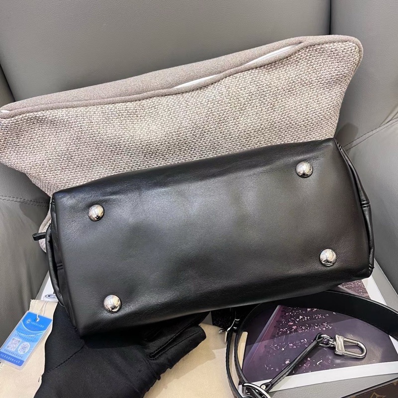 LV 芯片款Carryall 小號羊皮黑武士-6