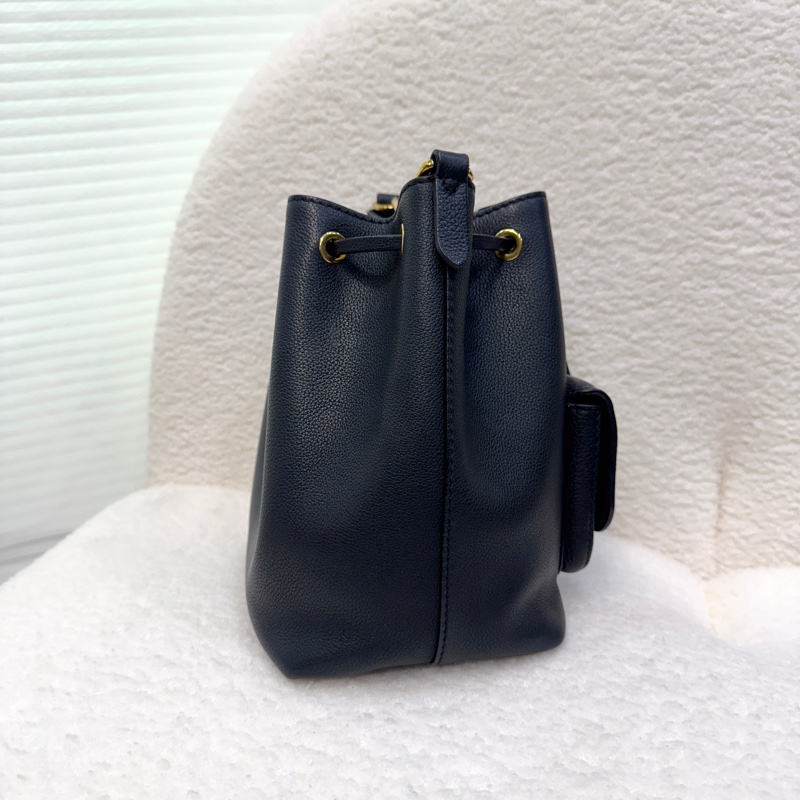 絕版路易威登Lockme M57687 LV黑金牛皮手提水桶包-10