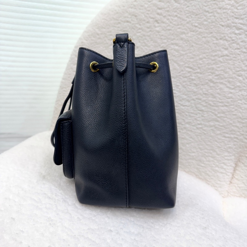 絕版路易威登Lockme M57687 LV黑金牛皮手提水桶包-11