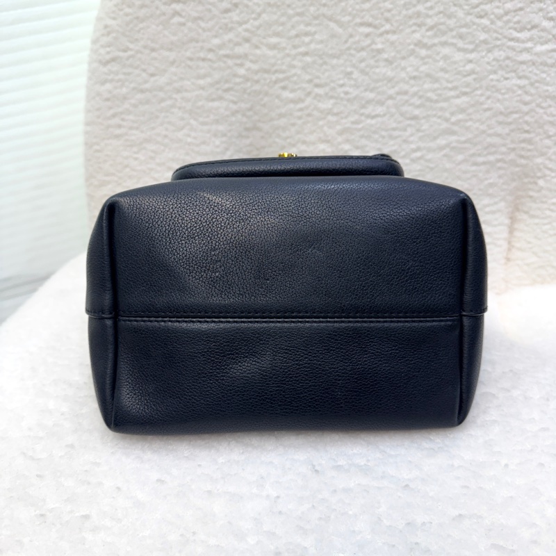 絕版路易威登Lockme M57687 LV黑金牛皮手提水桶包-12