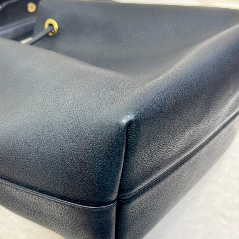絕版路易威登Lockme M57687 LV黑金牛皮手提水桶包-22