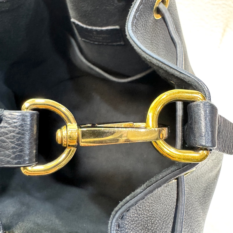 絕版路易威登Lockme M57687 LV黑金牛皮手提水桶包-26