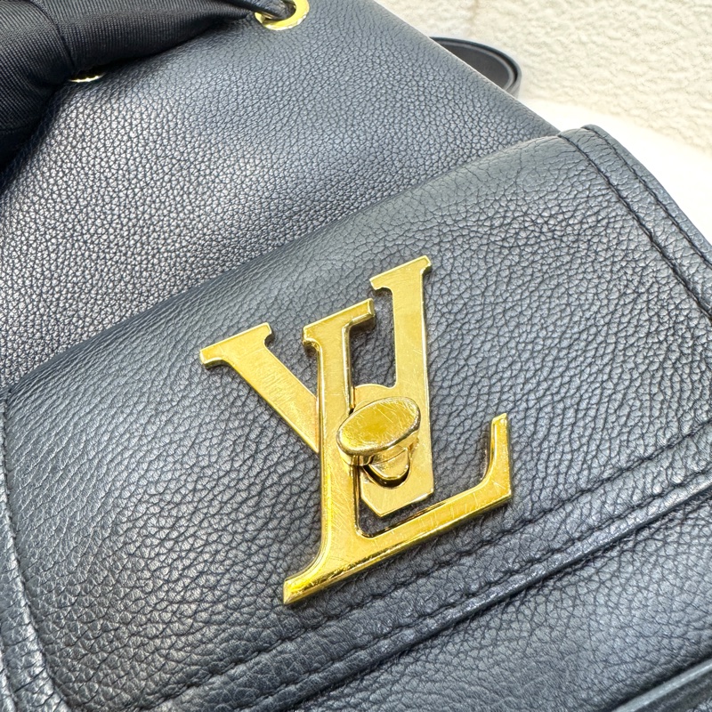 絕版路易威登Lockme M57687 LV黑金牛皮手提水桶包-27