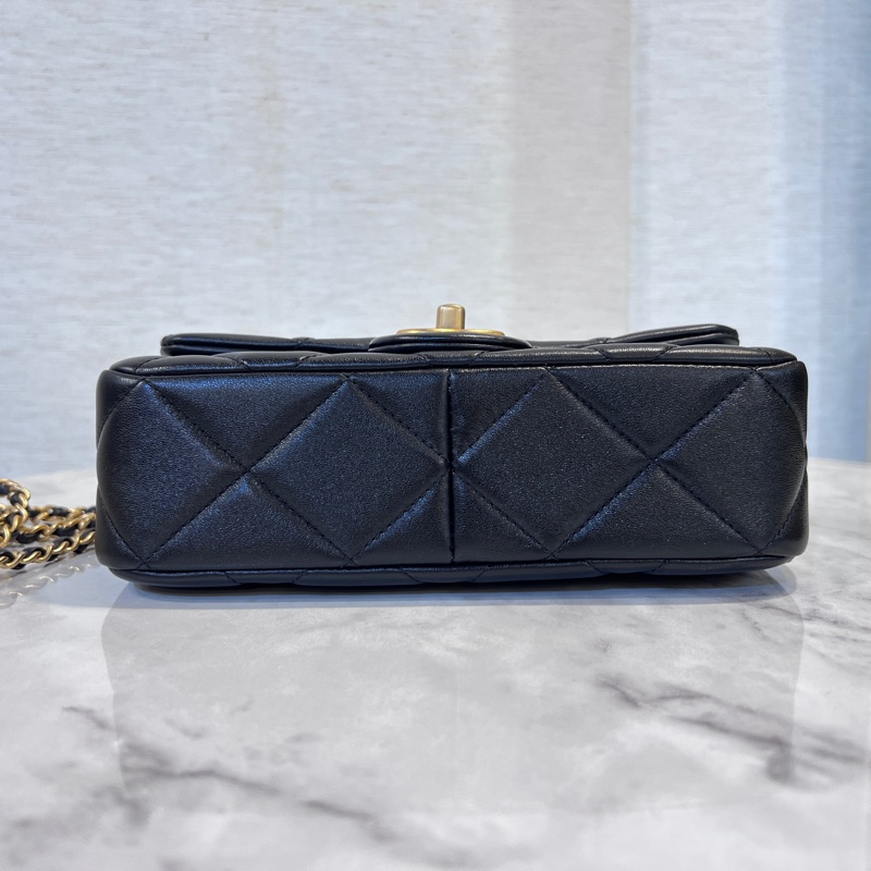 Chanel黑羊皮霧金釦CF20雙珍珠下蓋肩斜背包-2