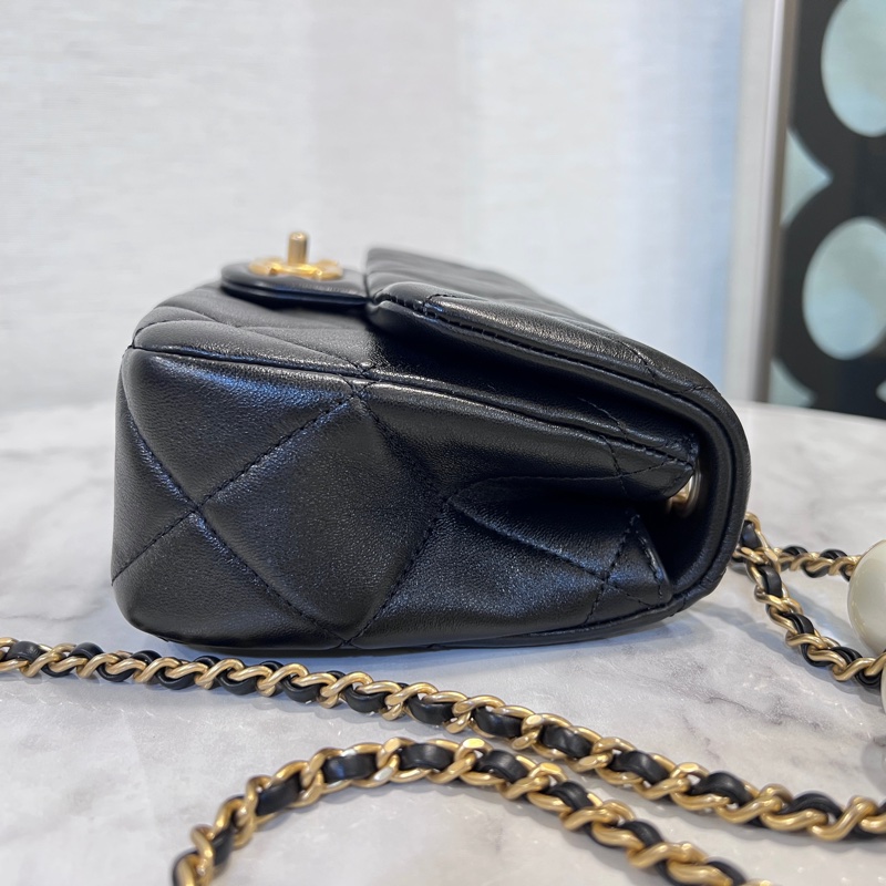 Chanel黑羊皮霧金釦CF20雙珍珠下蓋肩斜背包-5