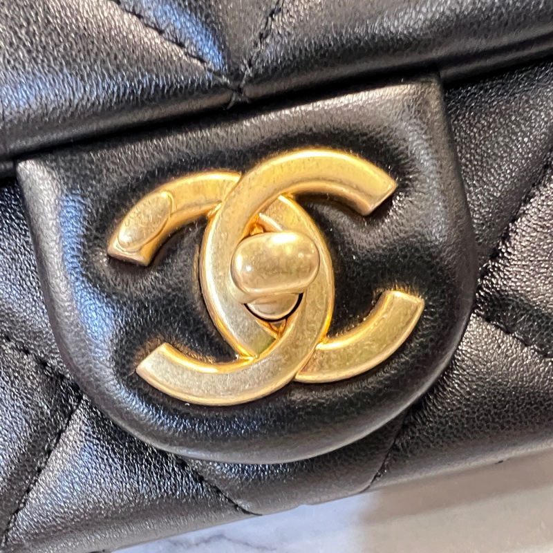 Chanel黑羊皮霧金釦CF20雙珍珠下蓋肩斜背包-12