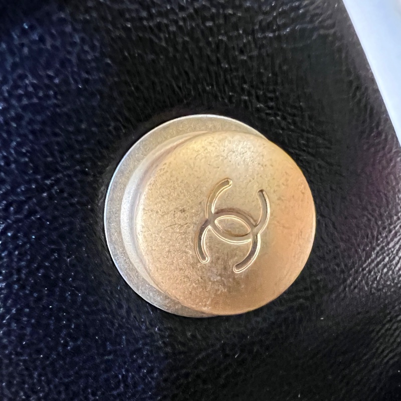 Chanel黑羊皮霧金釦CF20雙珍珠下蓋肩斜背包-15