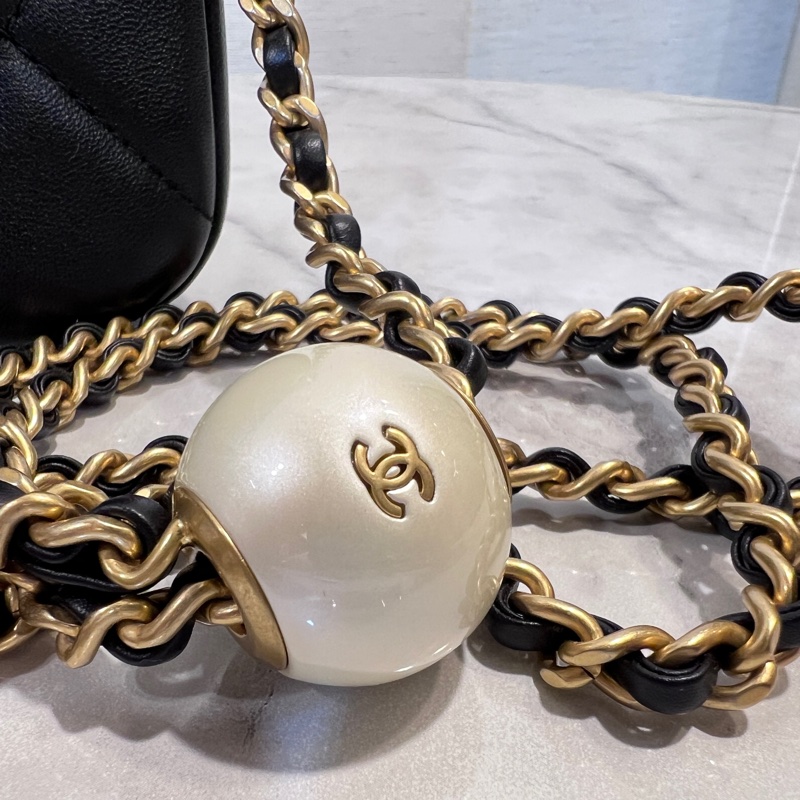 Chanel黑羊皮霧金釦CF20雙珍珠下蓋肩斜背包-19