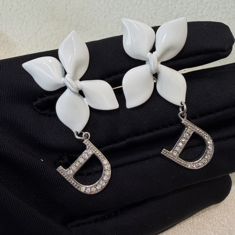 Dior 白色蝴蝶結D字水鑽耳夾 XC183-1