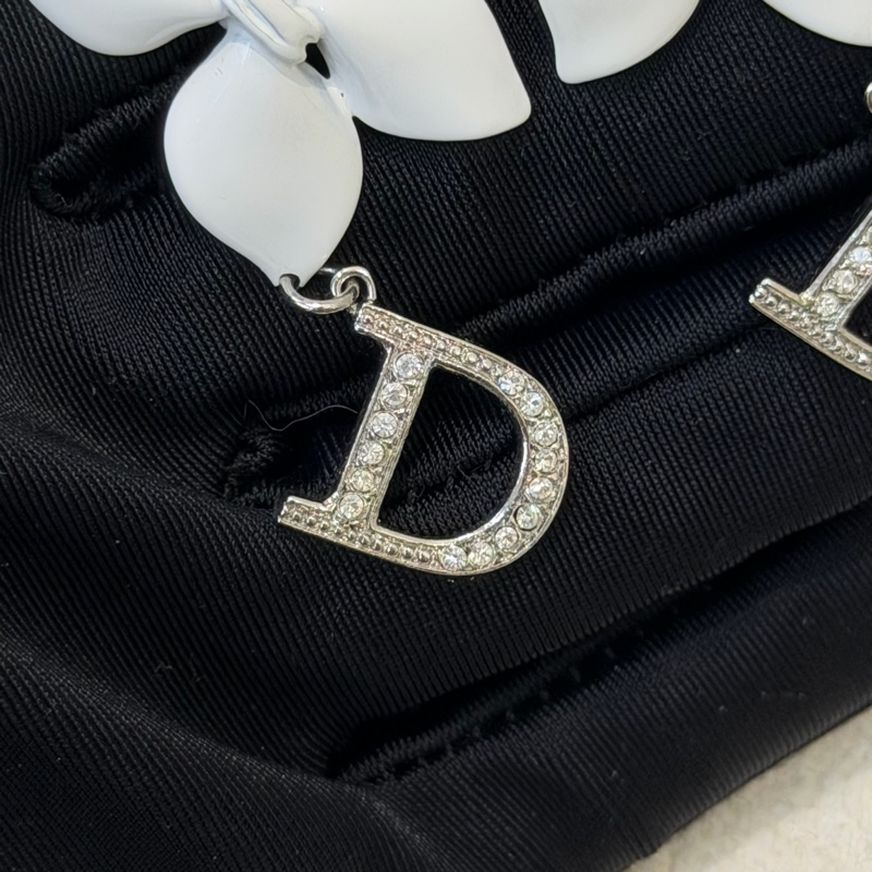 Dior 白色蝴蝶結D字水鑽耳夾 XC183-5