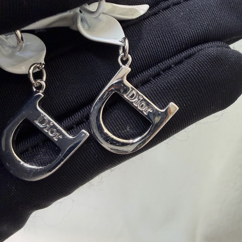 Dior 白色蝴蝶結D字水鑽耳夾 XC183-7