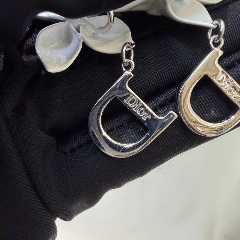 Dior 白色蝴蝶結D字水鑽耳夾 XC183-8
