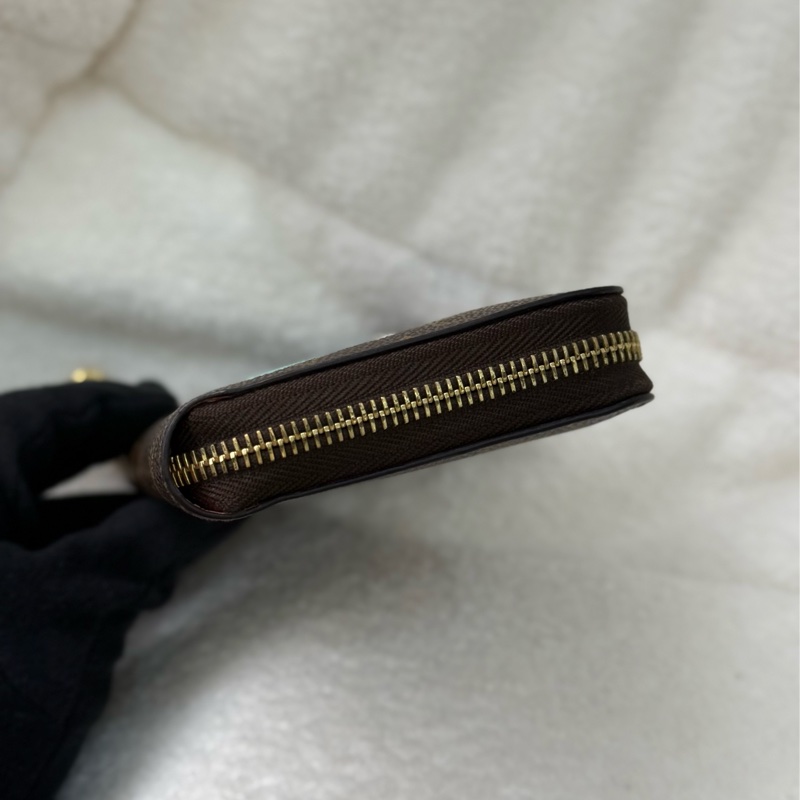 （國外購證🌍）LV 聖誕限定 Transatlantic 旅行插畫 Zippy 拉鍊長夾-4