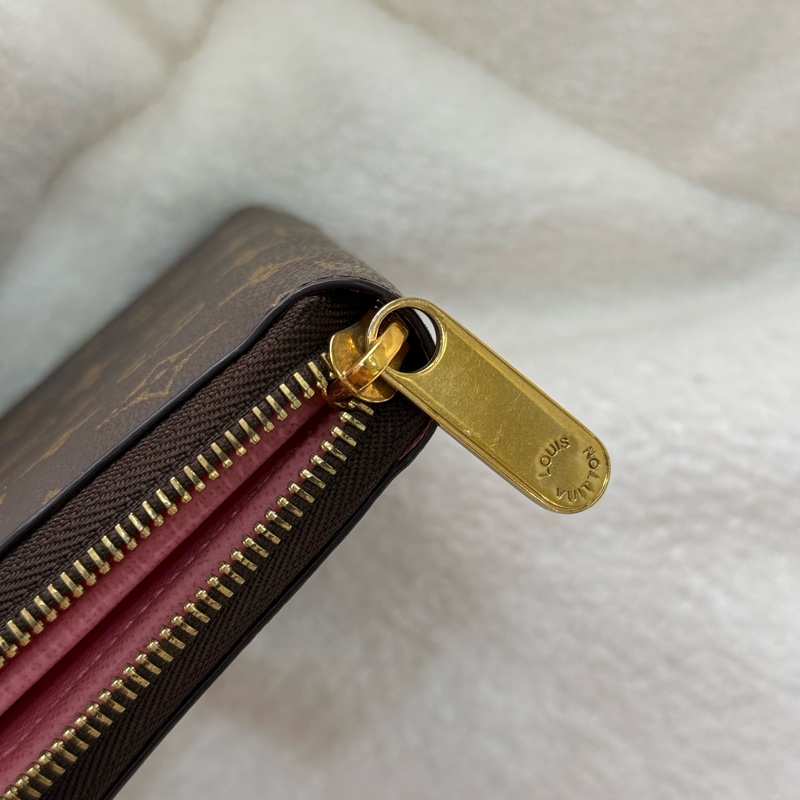 （國外購證🌍）LV 聖誕限定 Transatlantic 旅行插畫 Zippy 拉鍊長夾-10