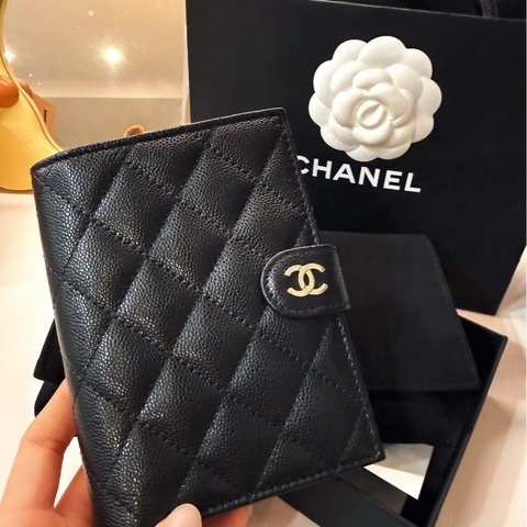 Chanel 全新🔥現貨 護照夾 黑金 荔枝牛皮 (P02)