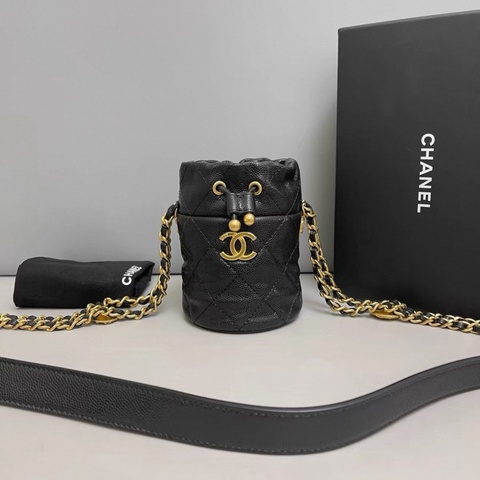 Chanel香奈兒2 黑金荔枝紋金幣迷你水桶包 芯片款