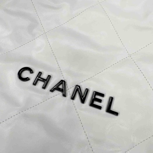 Chanel 近乎全新的白色小款22 Bag-2