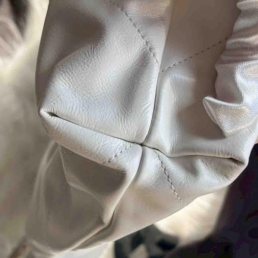 Chanel 近乎全新的白色小款22 Bag-10
