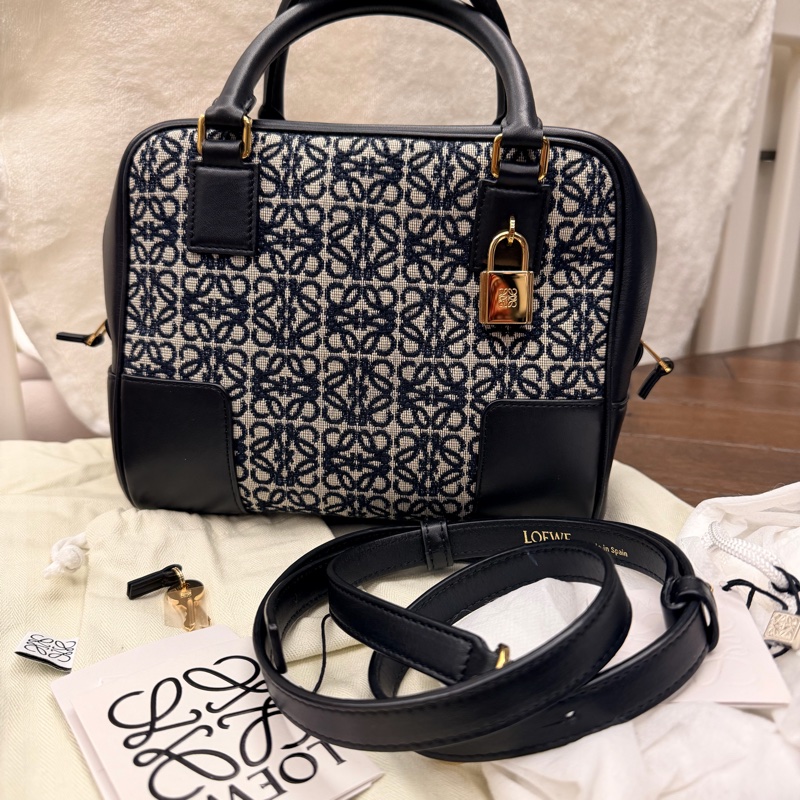 LOEWE 羅威 AMAZONA 19 方形包 Anagram 緹花拼小牛皮款（海軍藍/黑）。金扣-0