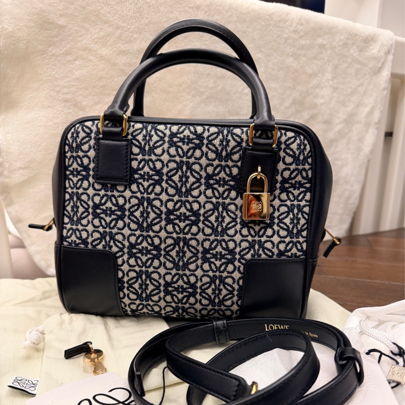 LOEWE 羅威 AMAZONA 19 方形包 Anagram 緹花拼小牛皮款（海軍藍/黑）。金扣-5