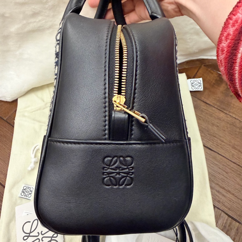 LOEWE 羅威 AMAZONA 19 方形包 Anagram 緹花拼小牛皮款（海軍藍/黑）。金扣-15