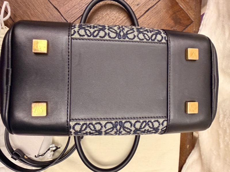 LOEWE 羅威 AMAZONA 19 方形包 Anagram 緹花拼小牛皮款（海軍藍/黑）。金扣-16