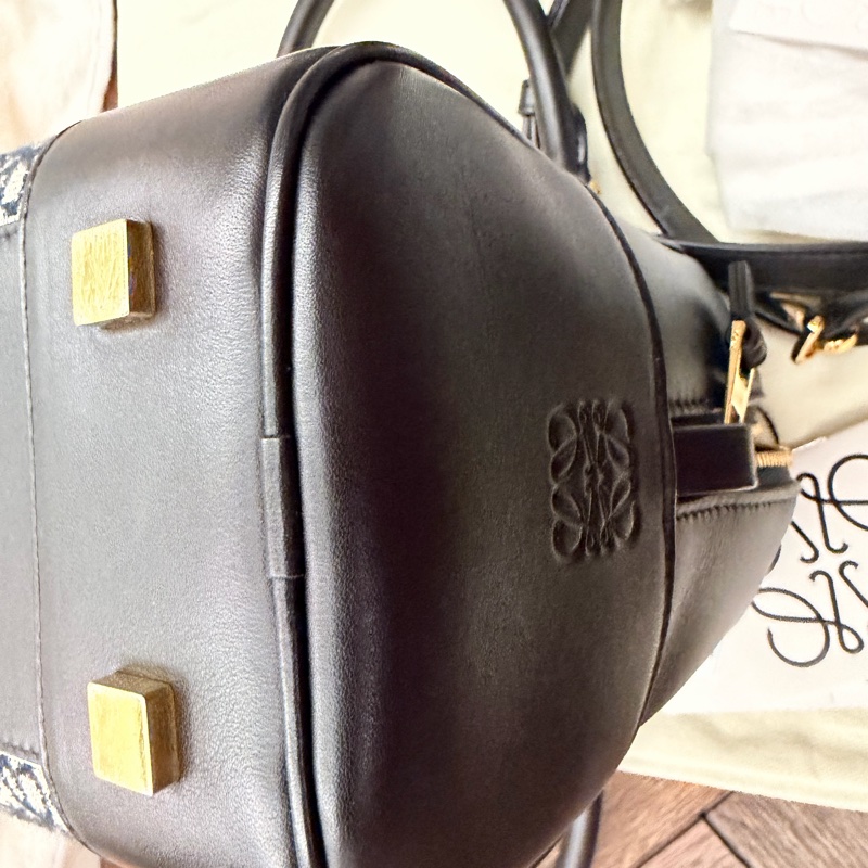 LOEWE 羅威 AMAZONA 19 方形包 Anagram 緹花拼小牛皮款（海軍藍/黑）。金扣-29