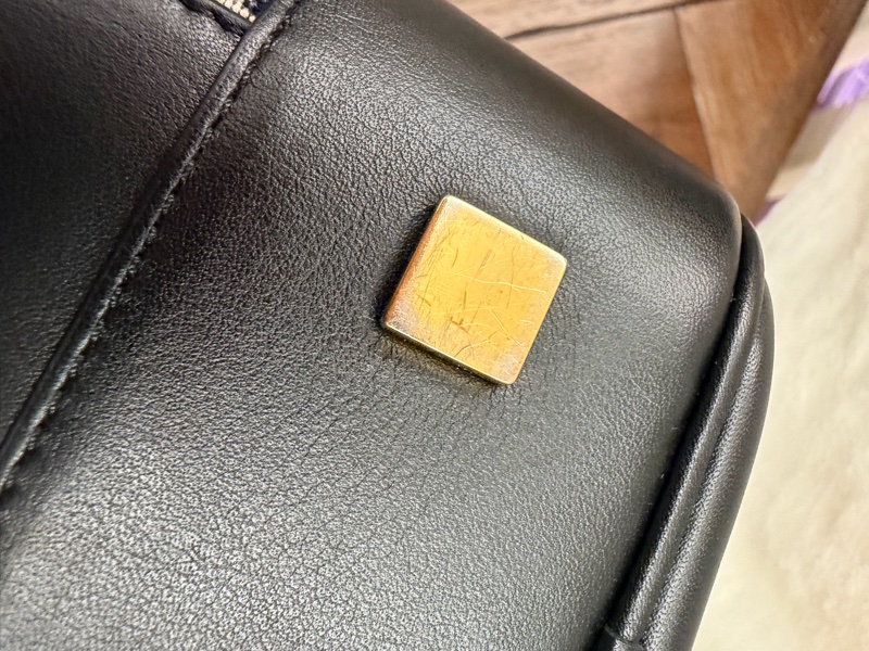 LOEWE 羅威 AMAZONA 19 方形包 Anagram 緹花拼小牛皮款（海軍藍/黑）。金扣-39