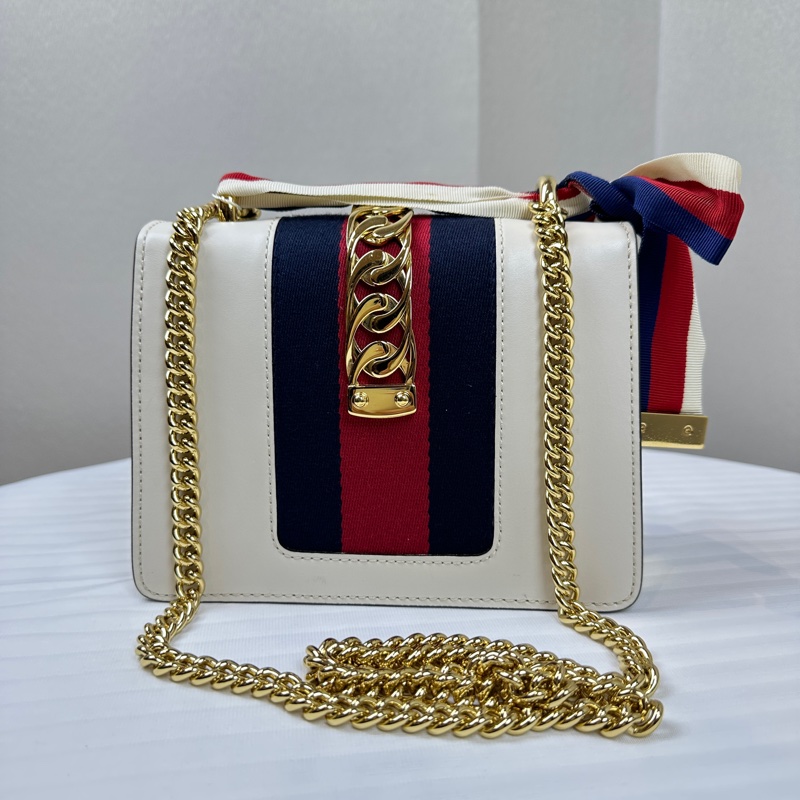 古馳/Gucci Sylvie Mini金扣白色牛皮 條紋織帶鏈條斜背包 17x7.5x14cm-1