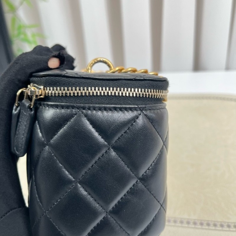 CHANEL香奈兒 25年9月全套 芯片款 黑色菱格紋小羊皮盒子化妝盒包 容量完全OK 可手提可單肩可斜挎-17